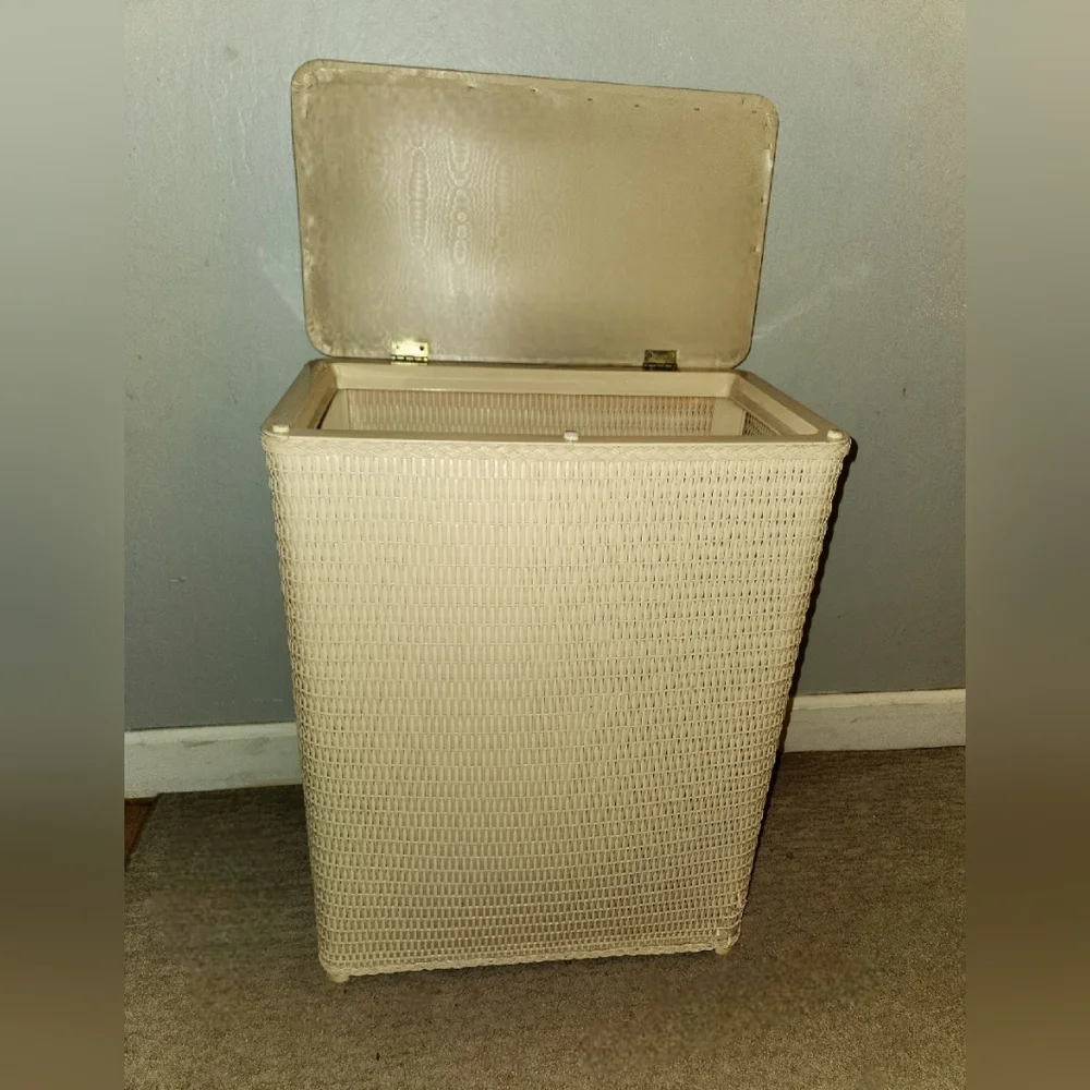 Vintage 1970s Ivory White Woven Wicker Storage Hamper
